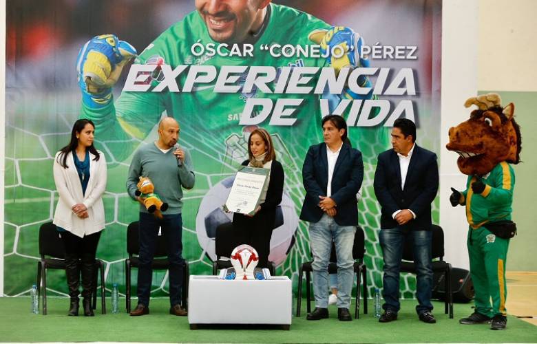 En la UAEM motiva a jóvenes deportistas Oscar Pérez
