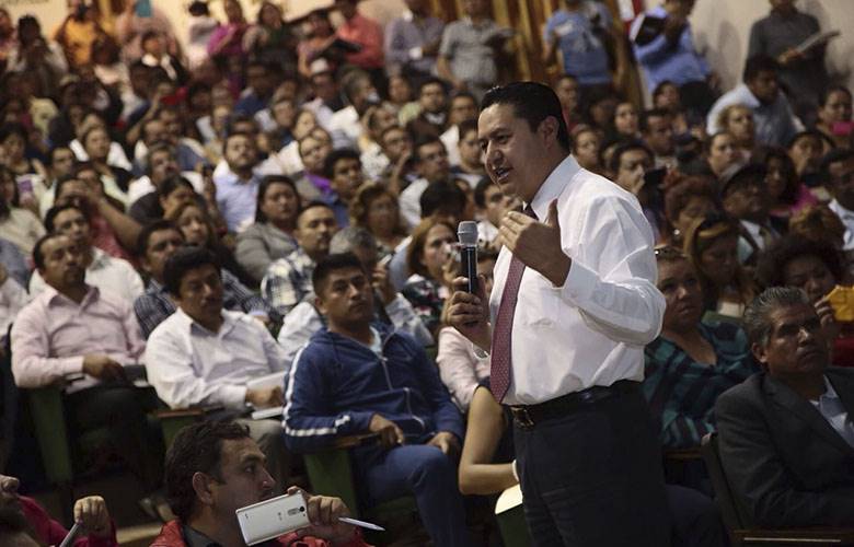Respaldan delegados sindicales a abraham saroné en negociación salarial
