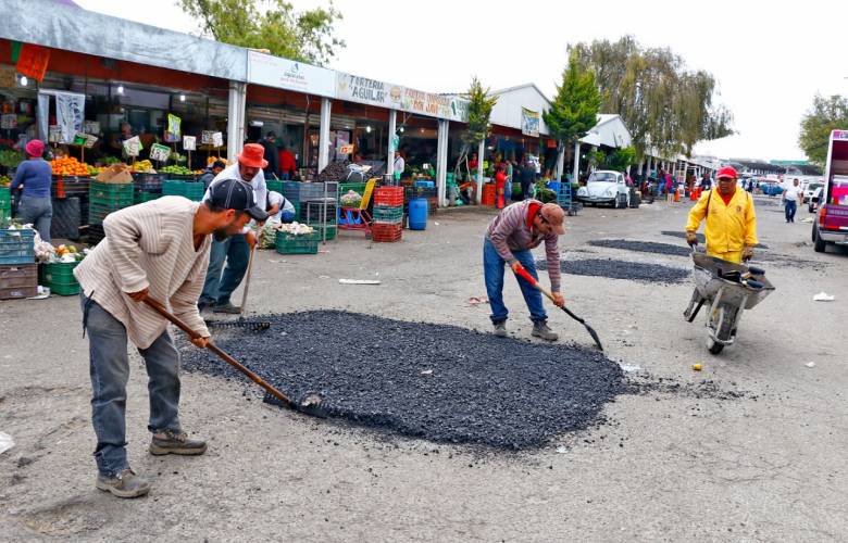 Intensifica Toluca trabajos de bacheo en diversas vialidades