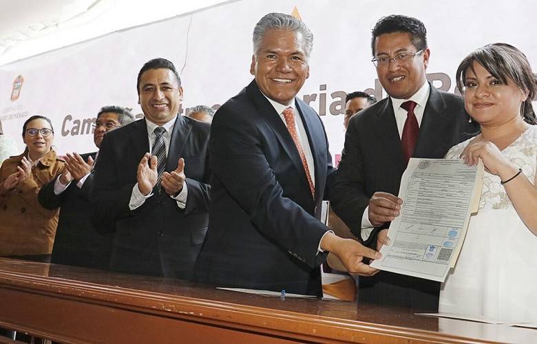 Con gran festejo parejas de Toluca consolidan legalmente su relación
