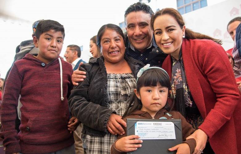 Diputados entregan donativo de 10.5 mdp para reconstrucción de viviendas