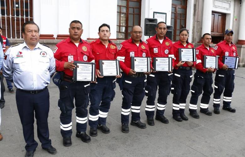 Reconoce 22Âª Zona Militar a elementos de Protección Civil y Bomberos de Toluca