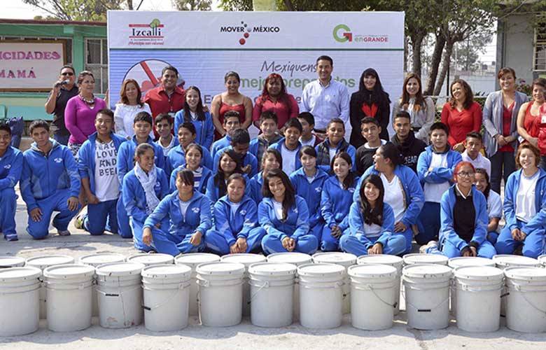 Benefician a 11,617 estudiantes de educación básica con entrega de impermebilizante