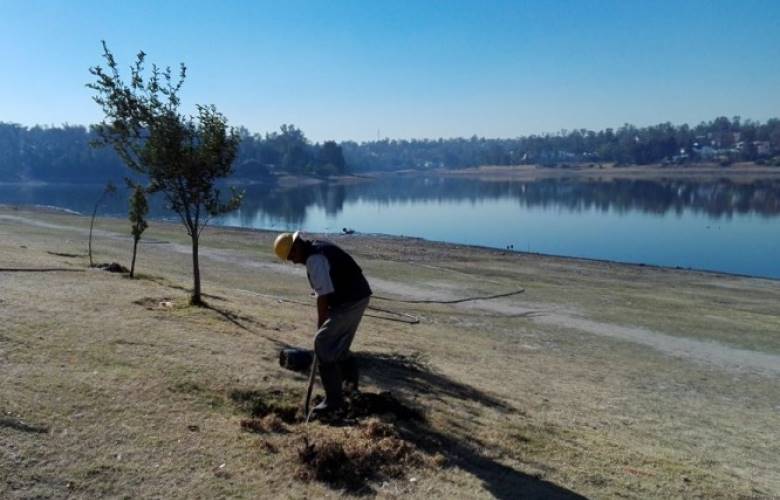 Izcalli realiza meticuloso trabajo para cuidar cuerpos de agua
