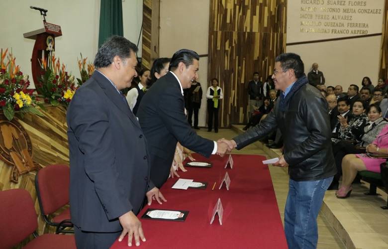 Apoya el smsem a maestros para adquirir prótesis