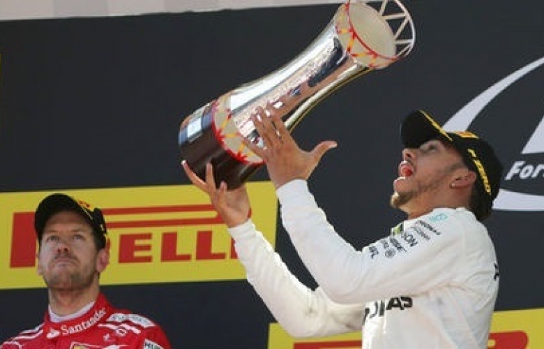 Hamilton conquista el GP de España; Checo acaricia el podio desde el 4º. puesto