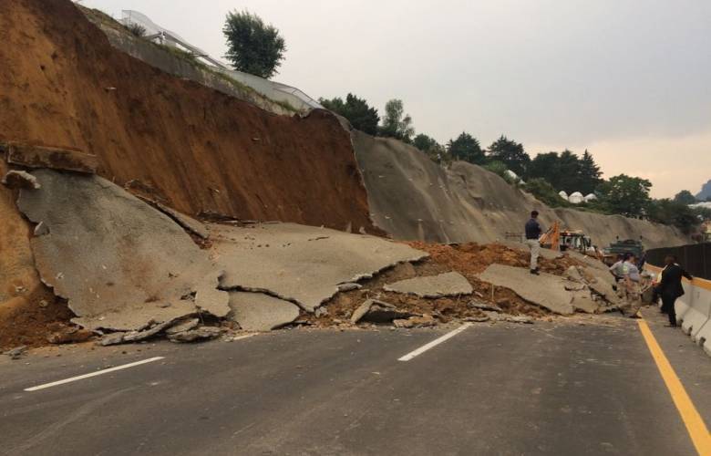 Se desgaja cerro en la Toluca â€“ Ixtapan de la Sal