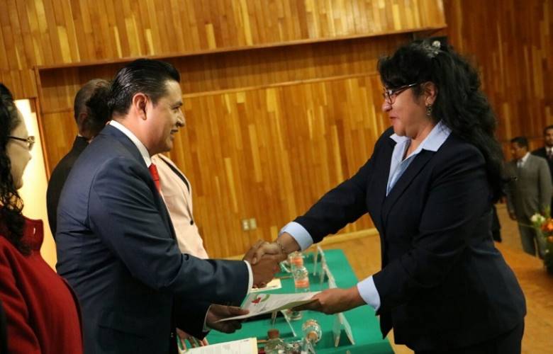 Tendrán periodo sabático maestros estatales