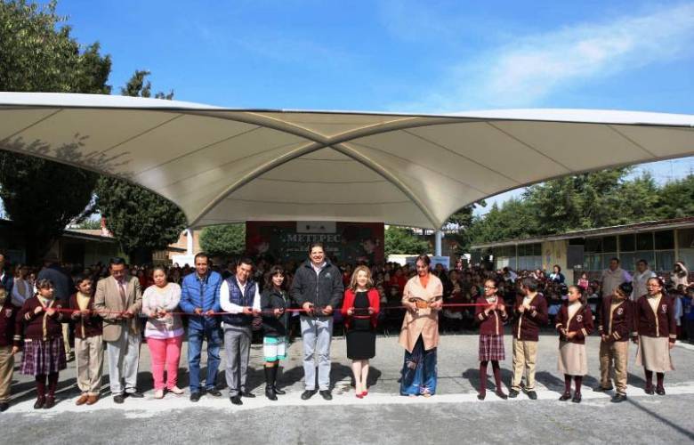 Reciben Alumnos de Metepec Obra Pública