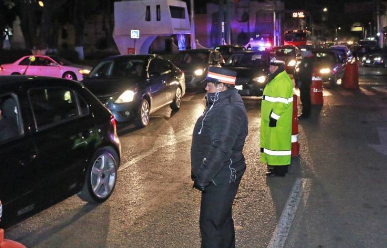 Traslada policía Toluca a 11 personas al 