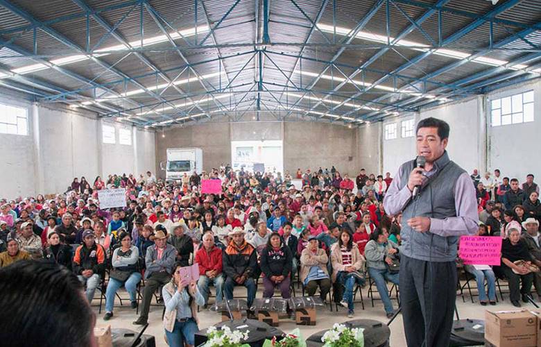 Beneficia gestión social de miguel sámano a vecinos de acambay y chapa de mota