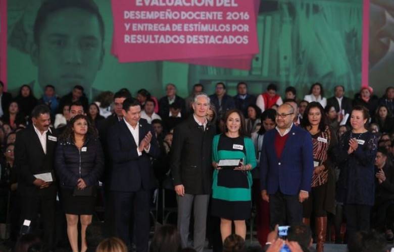 Reconoce Alfredo Del Mazo resultados obtenidos en evaluación de maestros mexiquenses