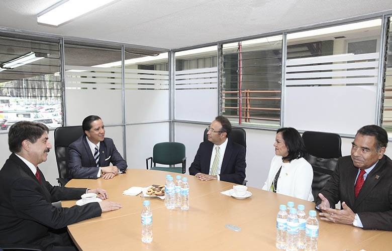 Becar a 75 por ciento de matrícula UAEM,  meta de administración de jorge olvera