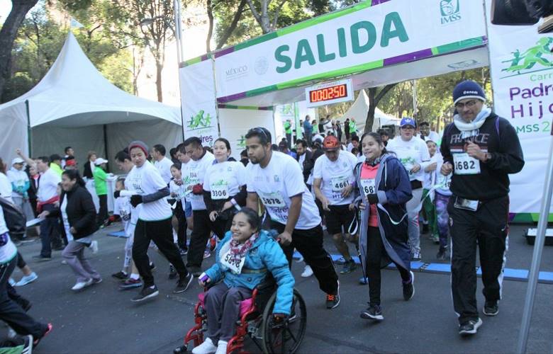 IMSS mantiene el  record  guinness con la carrera de padres e hijos