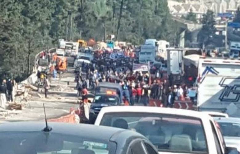 Bloquean carretera libre México-Toluca