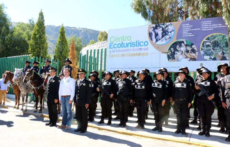 Nombra cabildo de Toluca visitante distinguido al cantautor mexicano óscar chávez fernández