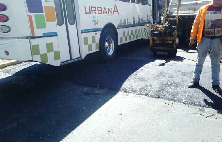 Se intensifican labores de bacheo en Toluca