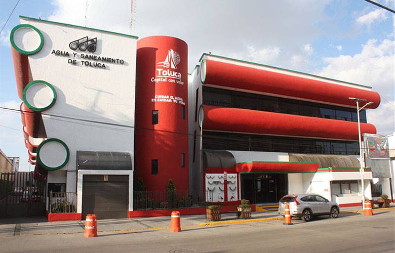Atiende organismo de agua y saneamiento de Toluca reportes de hundimiento y drenaje dañado