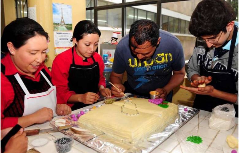 Organiza DIFEM curso de reparación de celulares y tabletas