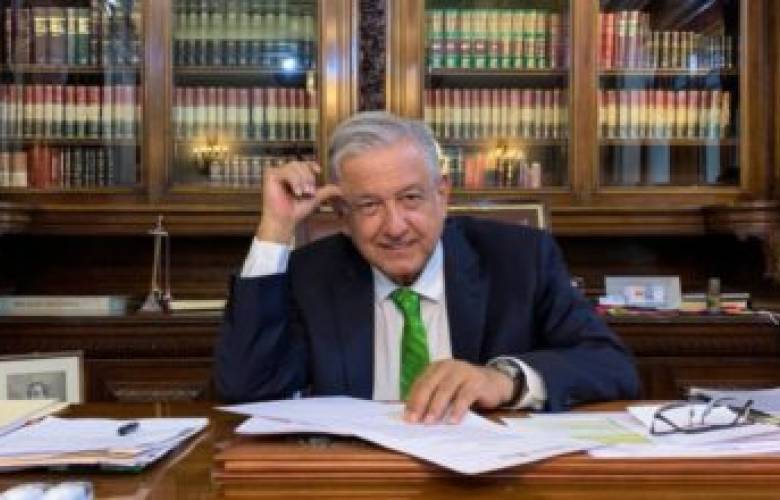 Firma AMLO memorándum para no efectuar reforma educativa 