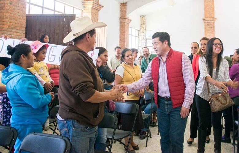 Contribuye miguel sámano al desarrollo social de chapa de mota