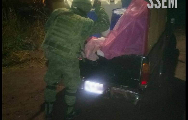 Asegura SSEM camioneta con un aproximado de mil 400 litros de hidrocarburo de procedencia ilegal