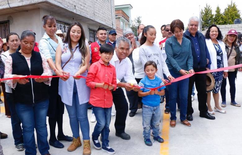 Vecinos y autoridades de Toluca hacen equipo para mejora de las comunidades