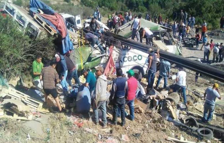 Alistan pagos e indemnizaciones por accidente carretero suscitado entre Texcoco y Tepetlaoxtoc