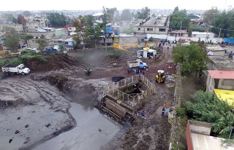 Continua limpieza de la presa 