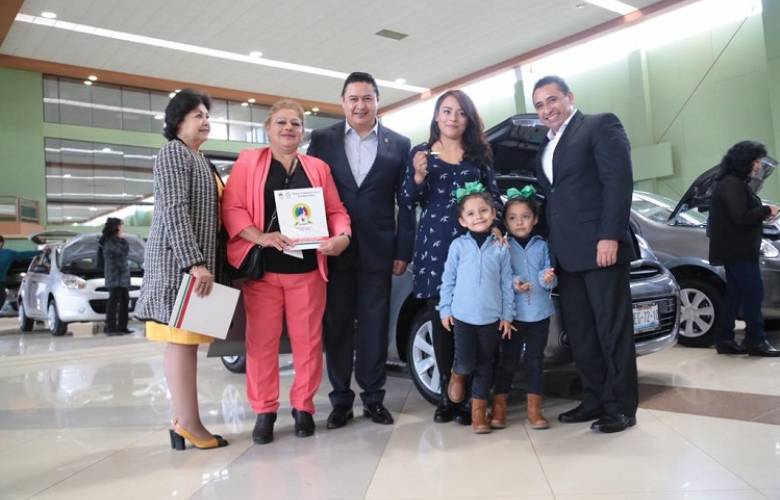 Reconoce el SMSEM con un automóvil nuevo a 142 maestros