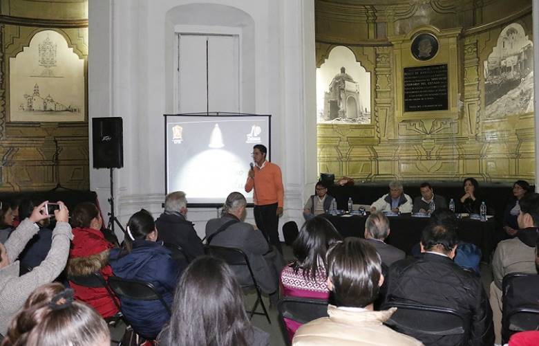 Jóvenes disfrutan de tertulia toluqueña