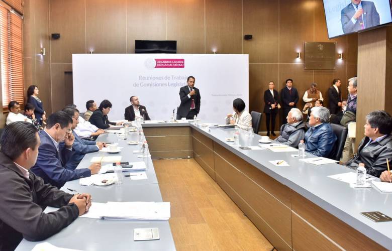 Comisión Legislativa atiende a ejidatarios de Xonacatlán 