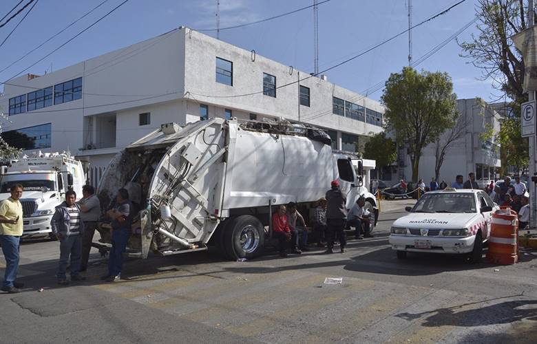 Policías de naucalPAN reciben atención médica tras agresión.