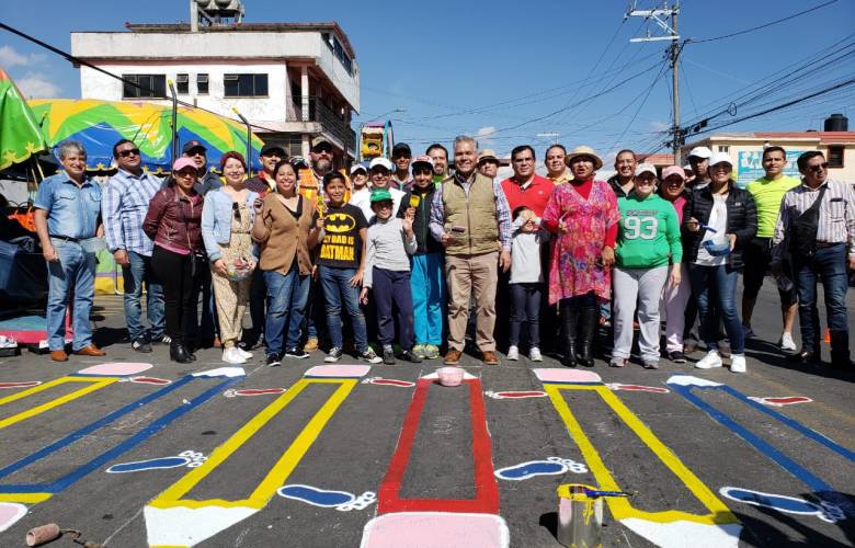 Señalizan de forma creativa pasos peatonales de Toluca