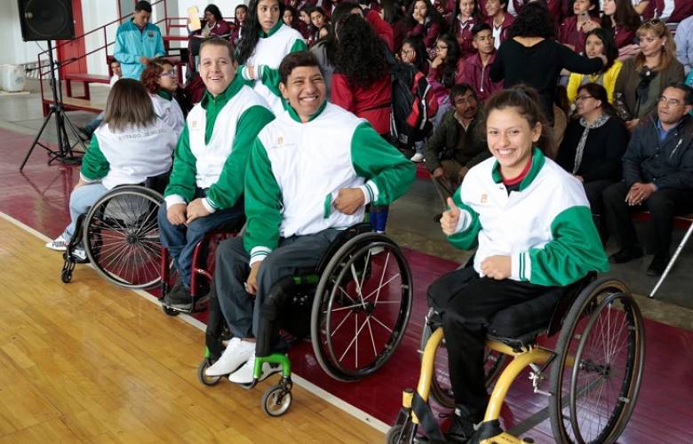 Abanderan a delegación mexiquense de deportistas sobre silla de ruedas