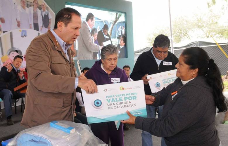 Inicia Eruviel Ávila entrega de 2 mil vales para cirugías de cataratas en beneficio de adultos mayores