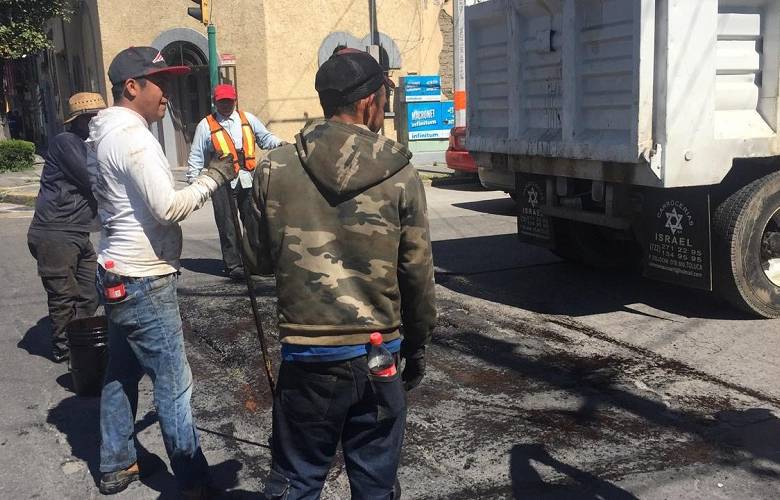 Intensifica Toluca trabajos de bacheo en diversas vialidades