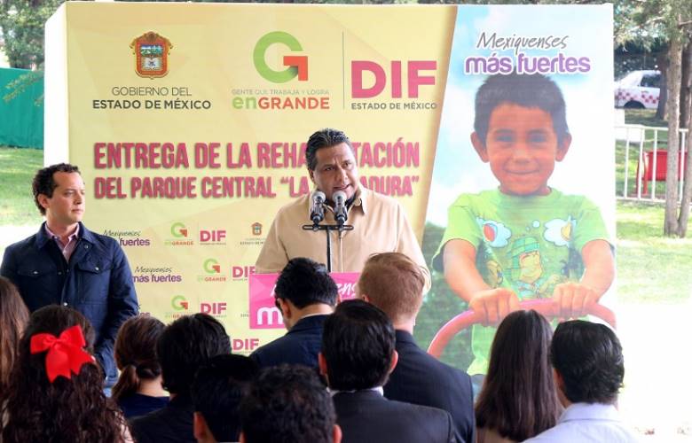 Rehabilitan gem y vecinos parque central en Huixquilucan