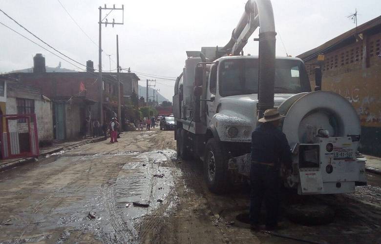 Reporta CAEM abatimiento de los niveles de agua en las calles del edoméx