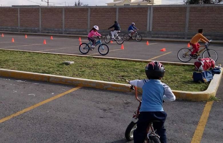 A practicar ciclismo en la Escuela del Deporte de San Cristóbal Huichochitlán 