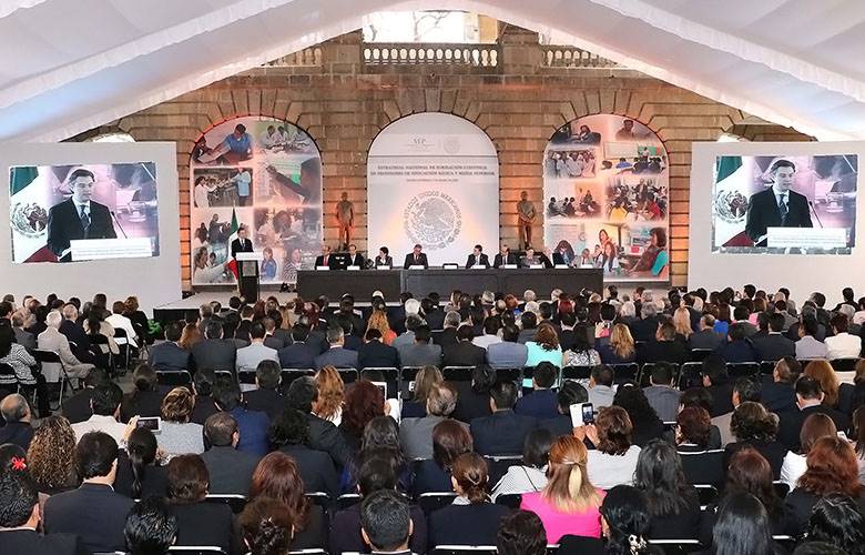 Los siete puntos de la estrategia nacional de formación continua de profesores de educación básica y media superior