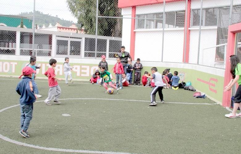Invita h. ayuntamiento de Toluca a niños y jóvenes a practicar deporte en san cristóbal huichochitlán