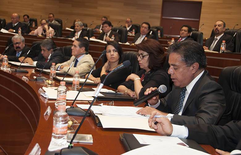 El acuerdo nacional hacia la universalización de los servicios de salud suscrito entre instituciones del sector salud federal y estatales no significa portabilidad ni privatización