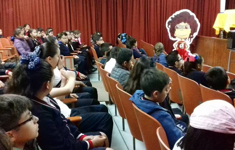 Estudiantes de primaria van por la justicia