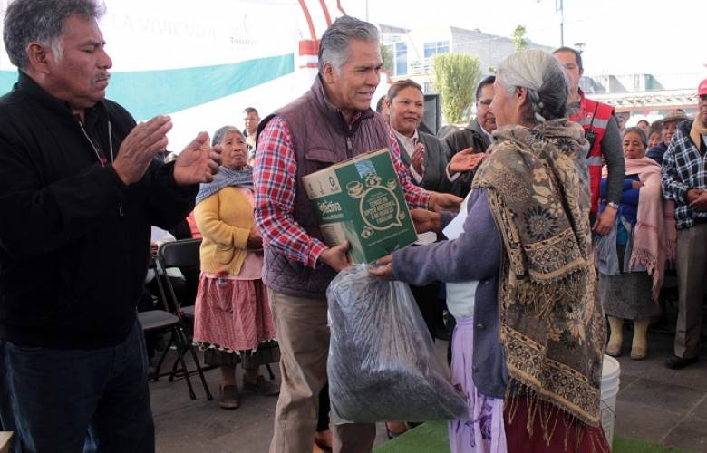 Mejoran nivel de vida más de nueve mil familias de Toluca