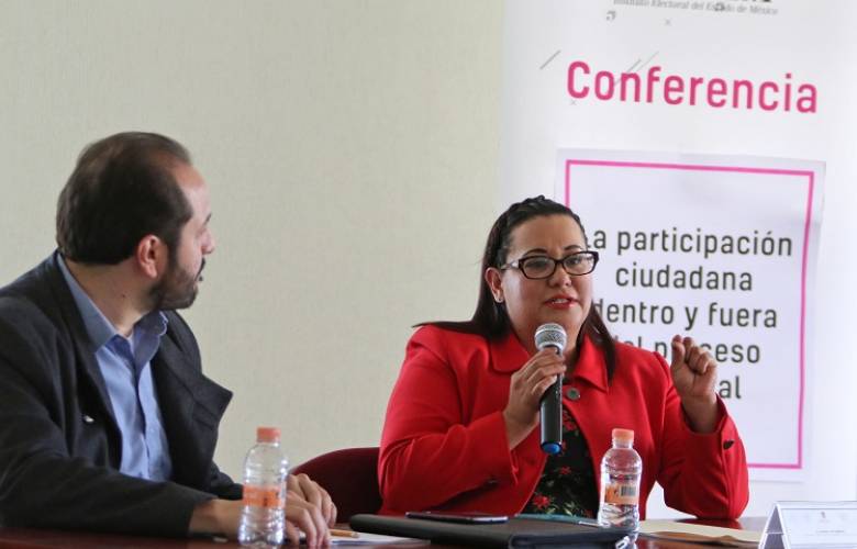 Comparte consejera electoral mecanismos de participación con universitarios