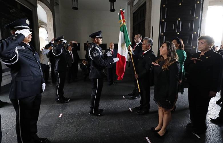 Inicia Toluca festejos de la Independencia con traslado de la Bandera Nacional
