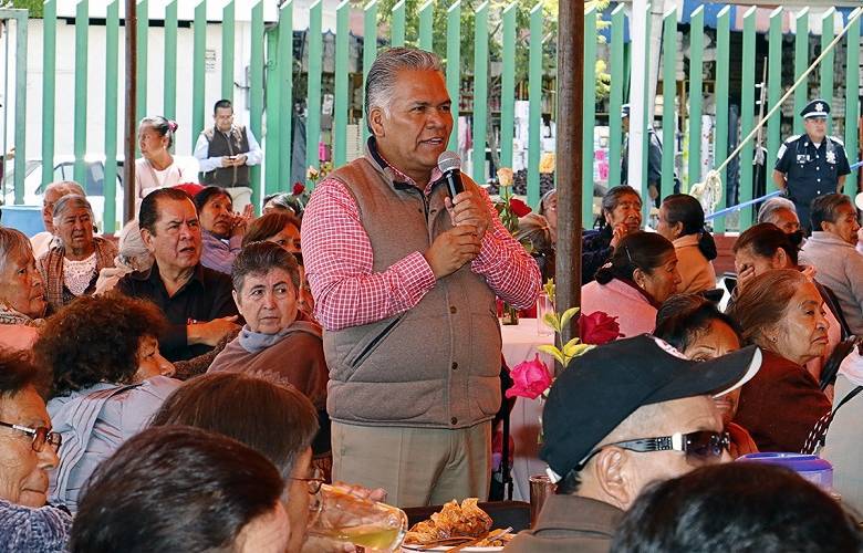 Celebran en Toluca a los abuelitos en su día