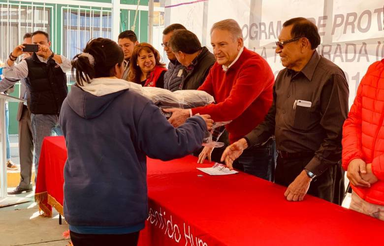 Entregan apoyos a 130 familias de Ixtapaluca 