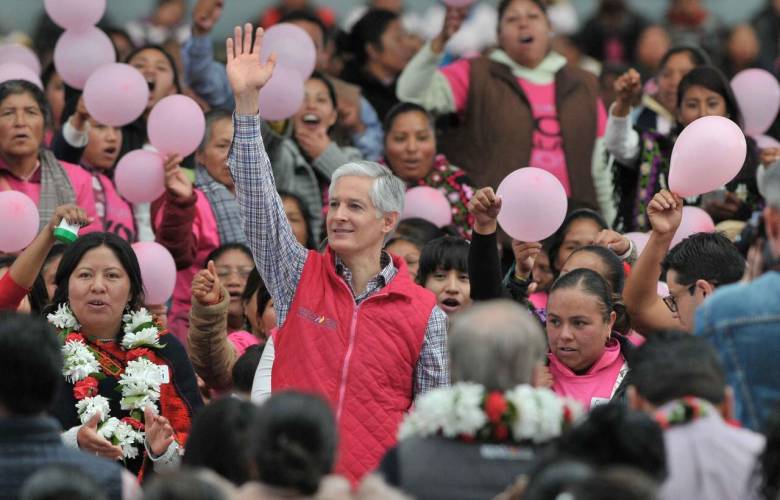 Continúan la entrega del Salario Rosa en 66 municipios mexiquenses